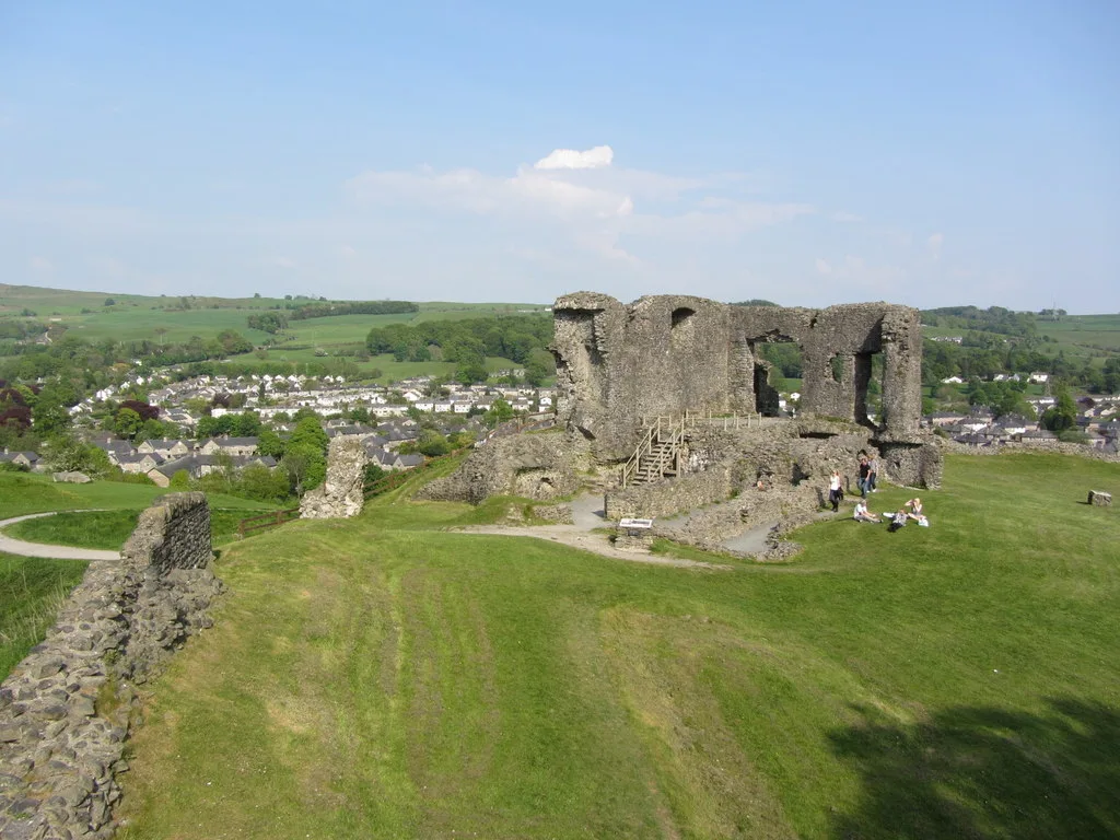 Kendal Castle, a ruin since Tudor times and the best free thing in the town. No ticket, no gate and no opening time